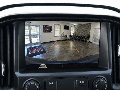 Used 2022 Chevrolet Colorado LT w/ Fleet Safety Package RWD image 7