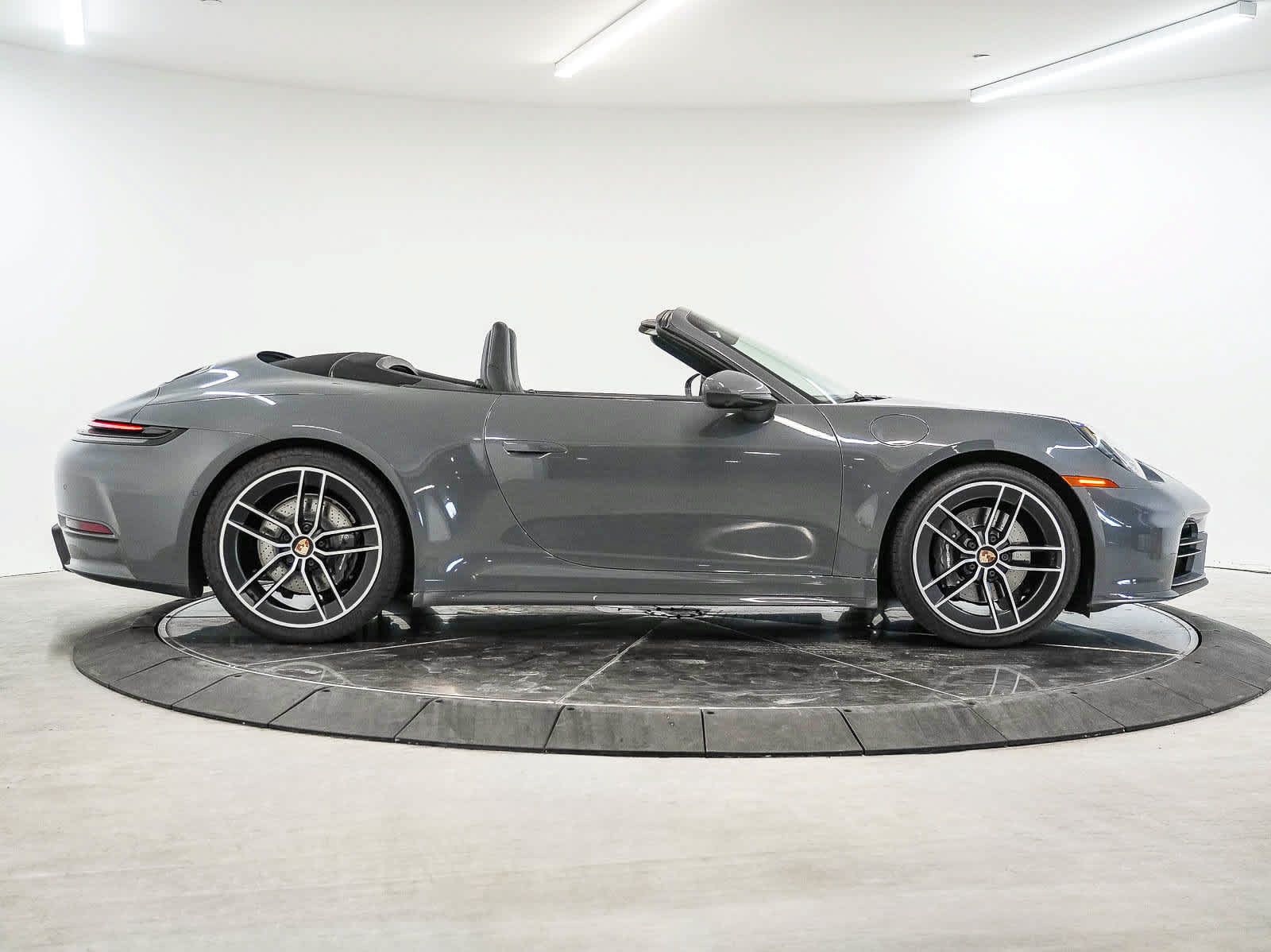 Certified 2025 Porsche 911 Carrera RWD image 8