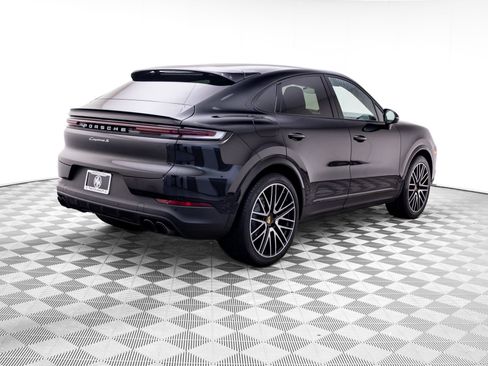 Used 2024 Porsche Cayenne S AWD/4WD image 5