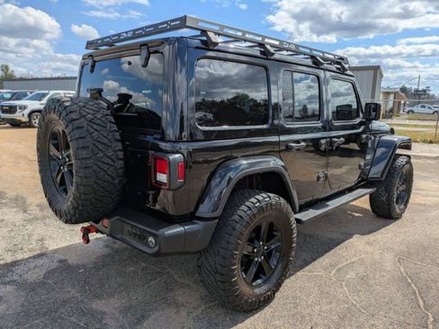 Used 2023 Jeep Wrangler Unlimited Sahara image 4