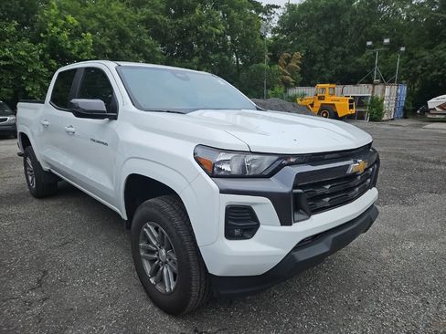 Used 2024 Chevrolet Colorado LT w/ LT Convenience Package II AWD/4WD image 3