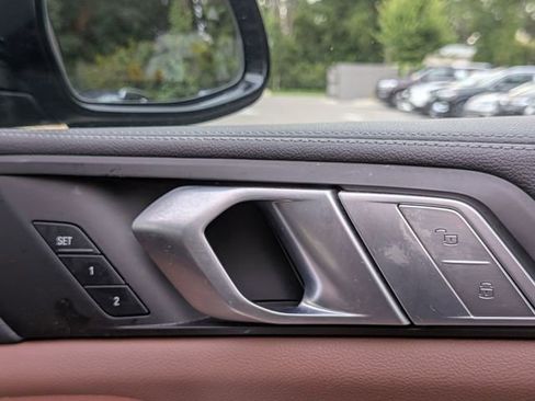 Used 2022 BMW X7 xDrive40i w/ Premium Package image 44