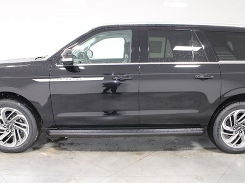 New 2026 Lincoln Navigator L Premier AWD/4WD image 5