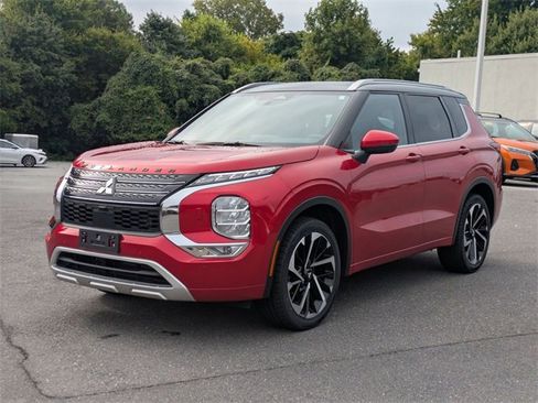 Used 2023 Mitsubishi Outlander SE image 7