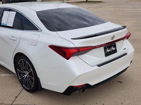 Used 2020 Toyota Avalon XSE image 11