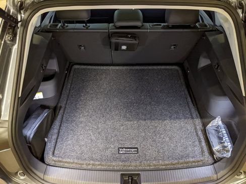 New 2025 Volkswagen Tiguan SE image 26