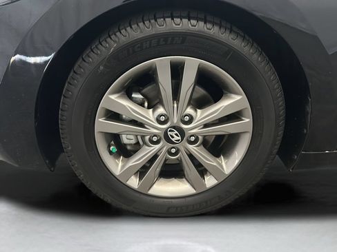 Used 2018 Hyundai Elantra Value Edition FWD image 12