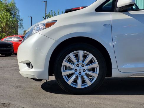 Used 2017 Toyota Sienna XLE w/ XLE Navigation Package AWD/4WD image 13