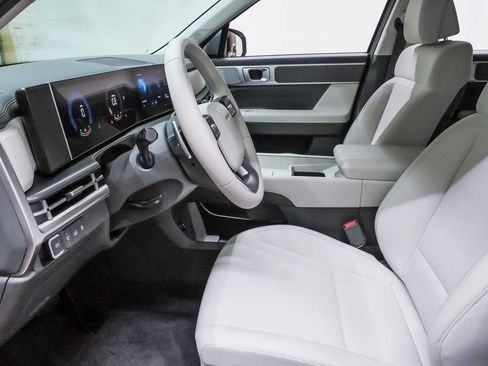 Certified 2024 Hyundai Santa Fe SE FWD image 9
