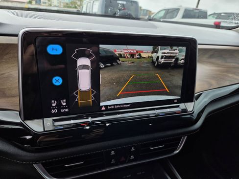 Used 2024 Volkswagen Atlas SE w/ Panoramic Sunroof Package FWD image 20