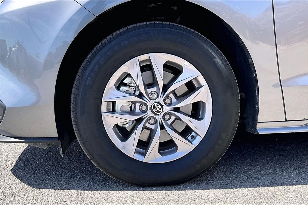 Certified 2026 Toyota Sienna LE AWD/4WD image 35