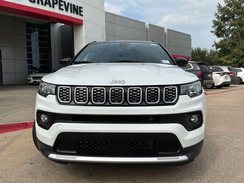 Used 2025 Jeep Compass Limited AWD/4WD image 3