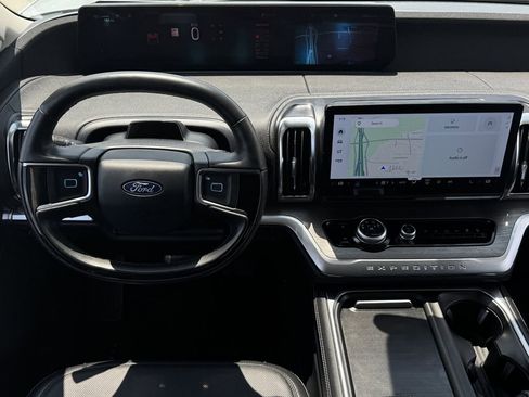 Used 2025 Ford Expedition Platinum AWD/4WD image 13