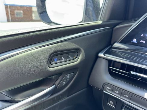 Used 2022 Cadillac Escalade ESV Sport w/ Touring Package RWD image 18