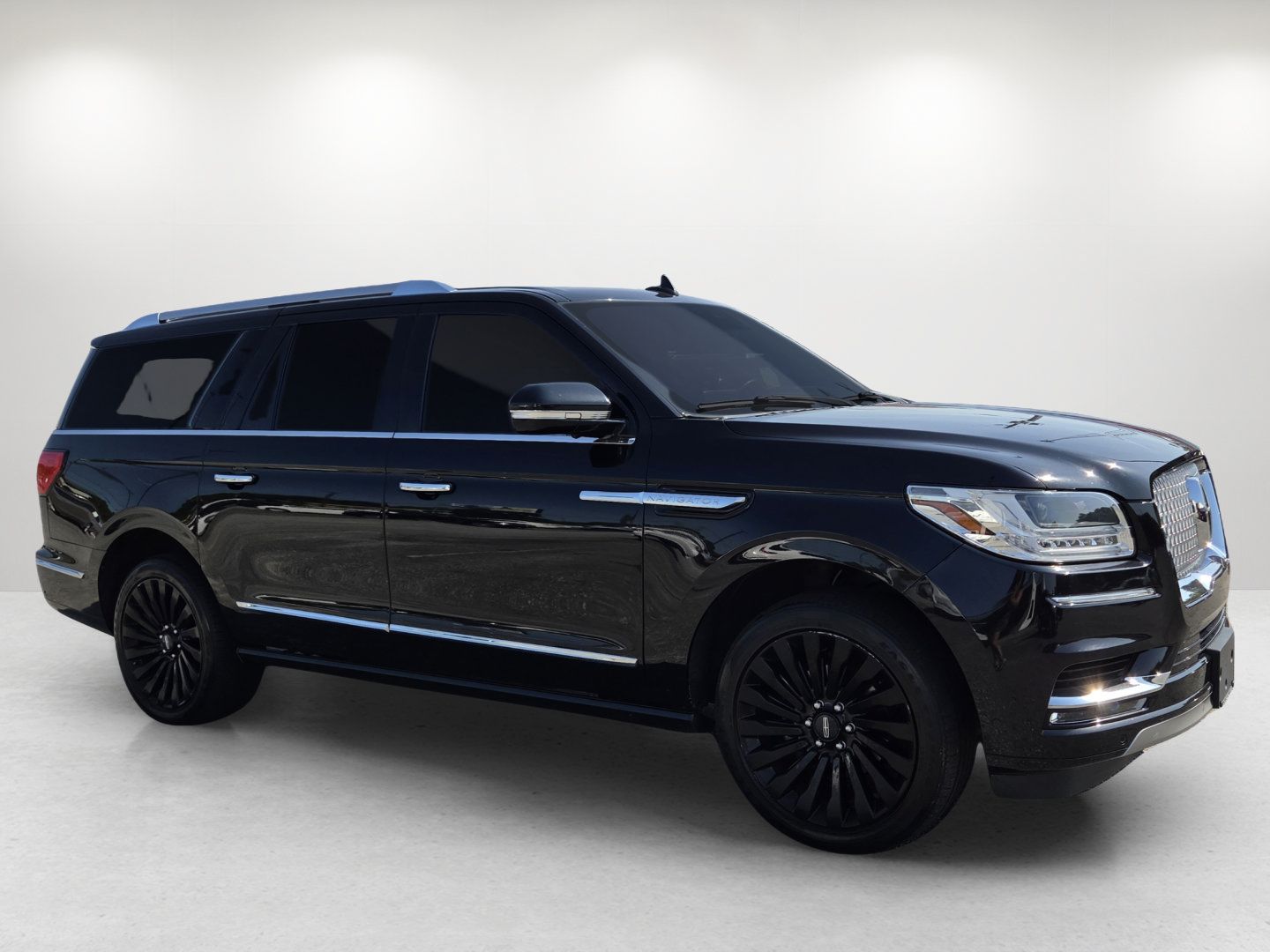 Used 2019 Lincoln Navigator L Reserve AWD/4WD image 3