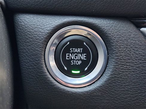 Used 2024 Cadillac XT4 Premium Luxury image 21