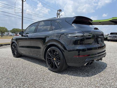 Used 2023 Porsche Cayenne Turbo AWD/4WD image 3