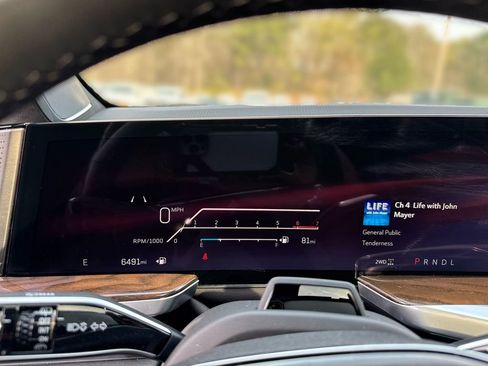 Used 2025 Cadillac Escalade Premium Luxury Platinum image 21