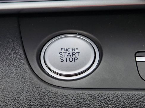 Used 2025 Hyundai Elantra Limited FWD image 27