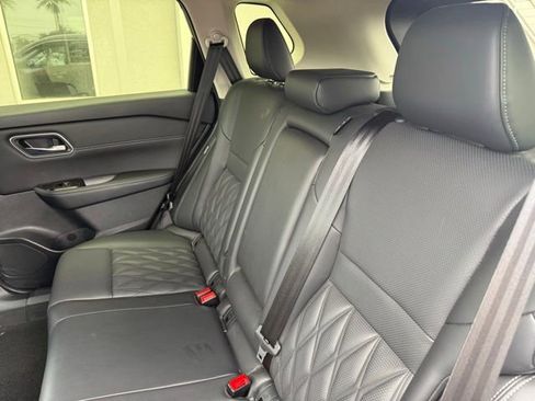 Certified 2024 Nissan Rogue Platinum FWD image 24