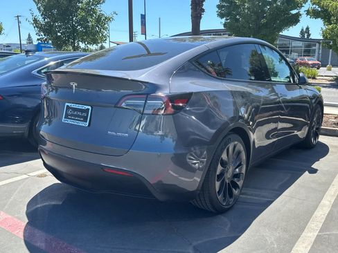 Used 2022 Tesla Model Y Performance AWD/4WD image 16