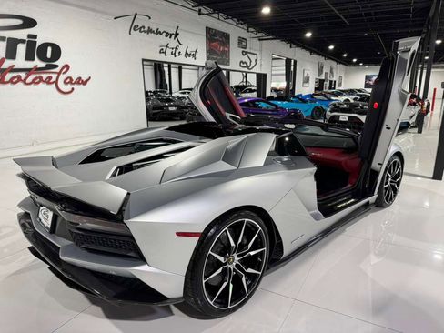 Used 2018 Lamborghini Aventador S image 15