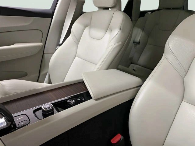 Used 2022 Volvo XC60 B5 Momentum w/ Climate Package AWD/4WD image 81