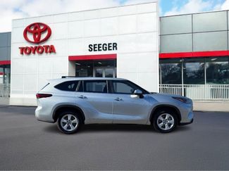 Used 2023 Toyota Highlander LE video 2