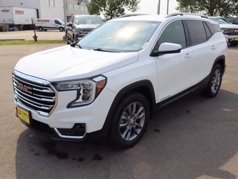 Used 2023 GMC Terrain SLT AWD/4WD image 3