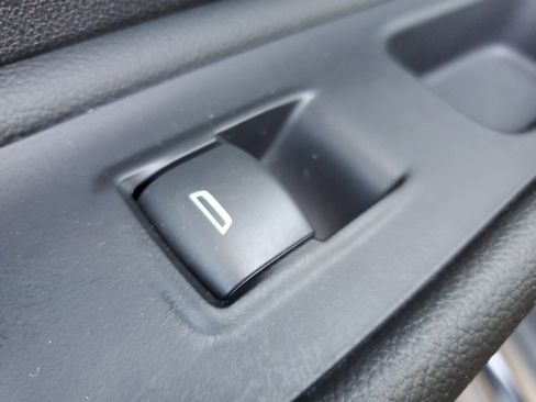 Used 2023 GMC Terrain SLE w/ Driver Convenience Package image 11