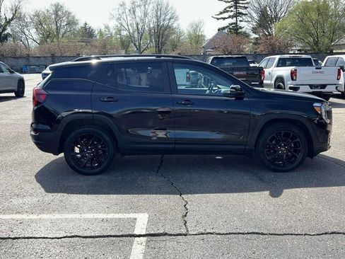 Used 2023 GMC Terrain SLE w/ Driver Convenience Package image 6