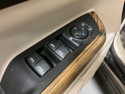 Used 2019 GMC Acadia Denali w/ Technology Package FWD image 16