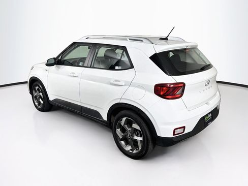 Used 2025 Hyundai Venue SEL FWD image 5