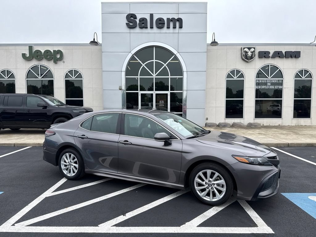 Used 2024 Toyota Camry SE FWD image 1
