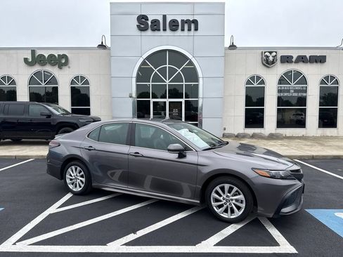 Used 2024 Toyota Camry SE FWD image 1