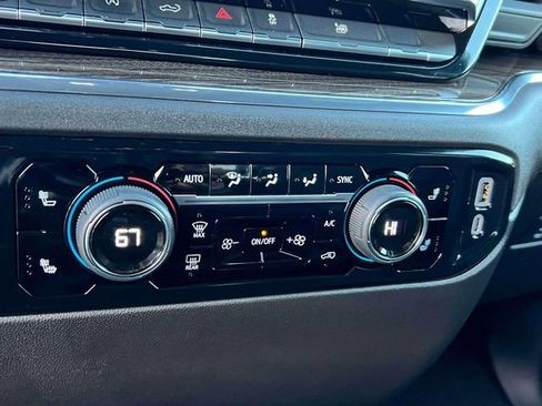 Used 2025 Chevrolet Silverado 1500 LT AWD/4WD image 29