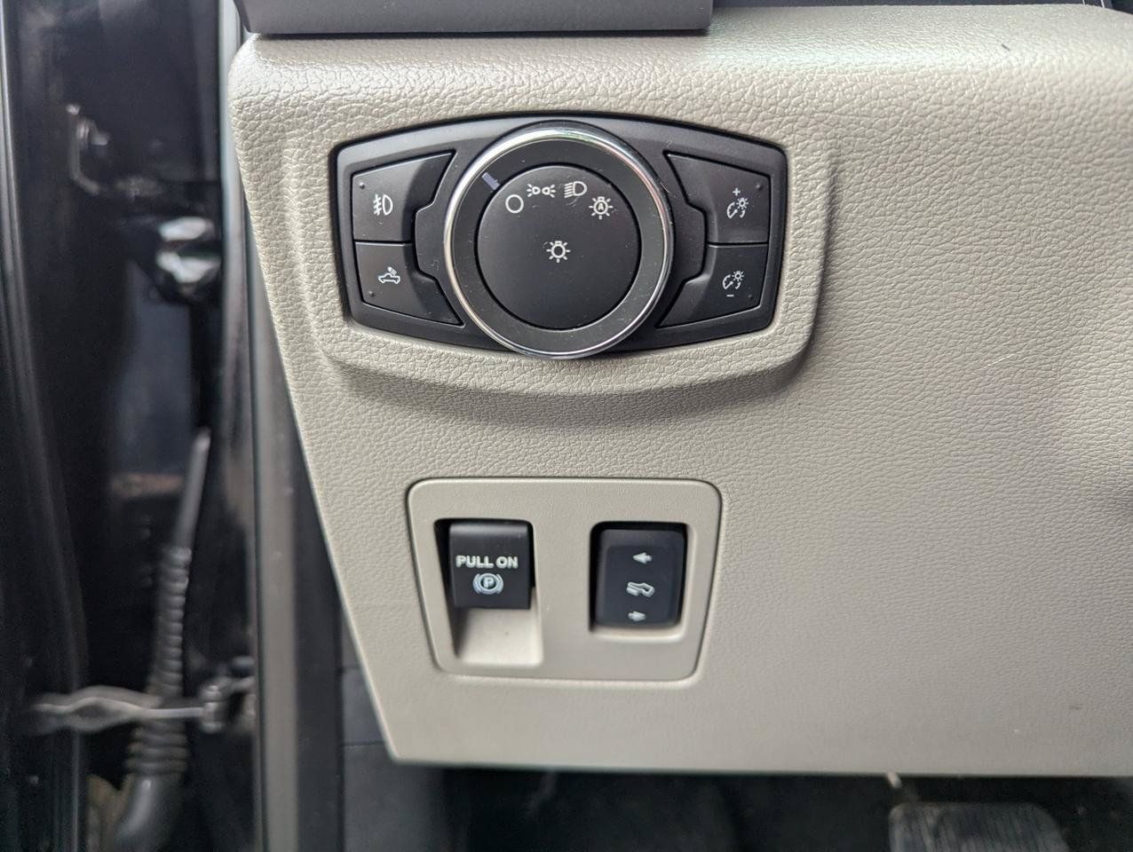 Used 2016 Ford F150 XLT w/ Equipment Group 302A Luxury RWD image 17