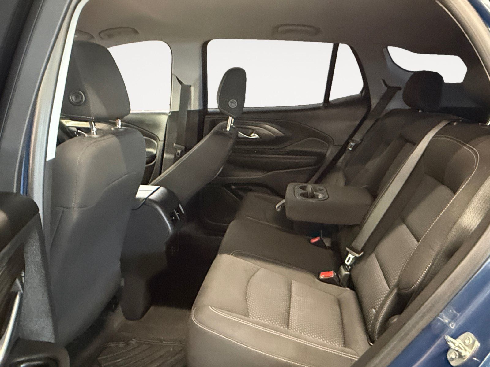 Used 2024 GMC Terrain SLE w/ Elevation Edition FWD image 23