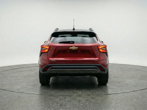 Used 2025 Chevrolet Trax LT FWD image 7