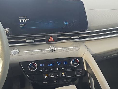 Used 2024 Hyundai Elantra SEL image 20