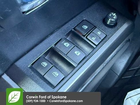 Used 2022 Toyota Tacoma TRD Off-Road w/ Technology Package AWD/4WD image 19