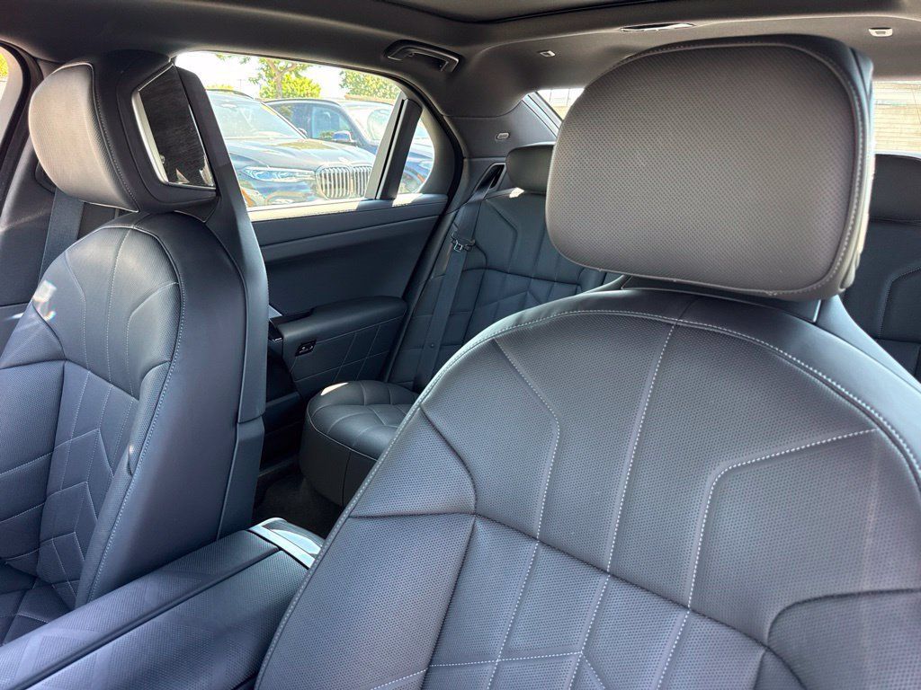 Used 2026 BMW 750e xDrive AWD/4WD image 22