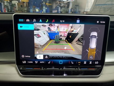 New 2025 Volkswagen Tiguan SE image 10