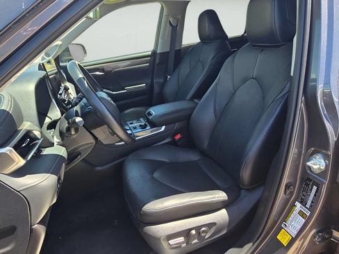 Used 2021 Toyota Highlander Limited AWD/4WD image 26