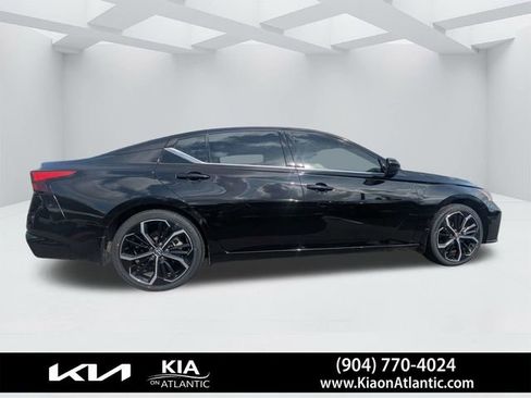 Used 2023 Nissan Altima 2.5 SR w/ SR Premium Package FWD image 2