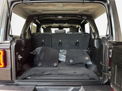 Used 2025 Jeep Wrangler Unlimited Sahara image 25