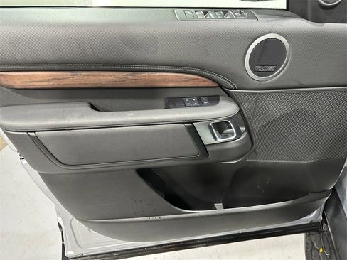 Used 2024 Land Rover Discovery Dynamic SE image 17