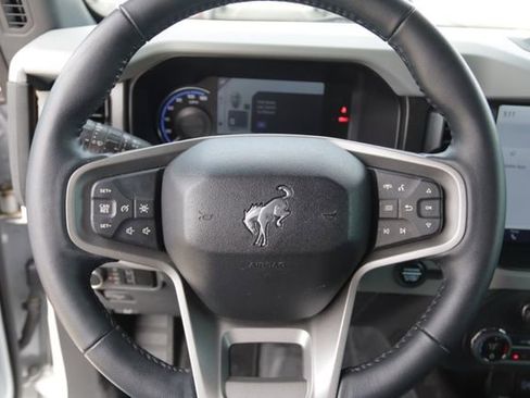 Used 2023 Ford Bronco Badlands image 14