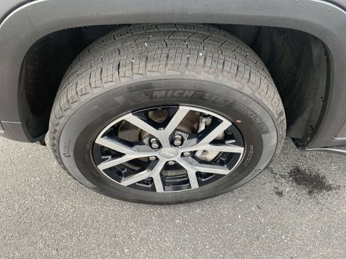 Used 2024 Jeep Grand Cherokee L Limited image 10