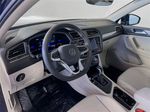 Used 2022 Volkswagen Tiguan SE image 10